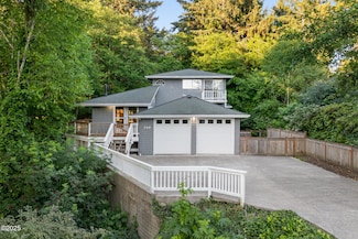 140 Bayview Ave, Depoe Bay, OR 97341