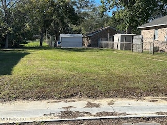 185 Claiborne St, Biloxi, MS 39530