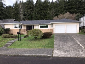 1933 Hawthorne Ave, Reedsport, OR 97467