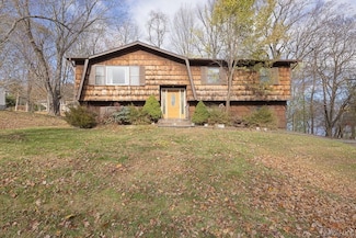 2 Deborah Ln, Valley Cottage, NY 10989