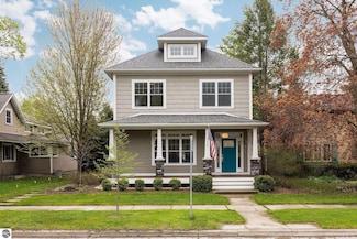 215 S Elmwood Ave, Traverse City, MI 49684