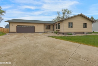 411 17th St NE, Watertown, SD 57201