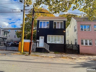 676 S 20th St, Newark, NJ 07103