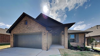 7055 N Richardson Ct, Warr Acres, OK 73132