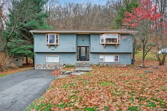 39 Peddler Hill Rd, Monroe, NY 10950