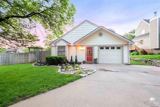 1816 Concord Ln, Manhattan, KS 66503