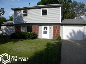 104 S Huntsberry St, Winfield, IA 52659