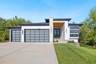 11329 S Redbud Ln, Olathe, KS 66061