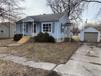 411 W McPike St, Vandalia, MO 63382