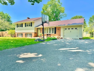 104 Wintergreen Ave, Clifton Forge, VA 24422