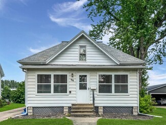 604 Woodlawn St, Traer, IA 50675