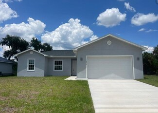 1042 N Bronze Ct, Labelle, FL 33935