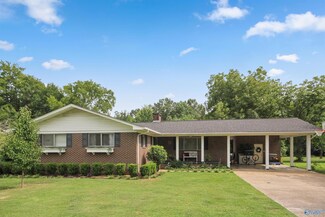 306 E Charlotte Ave, Scottsboro, AL 35768