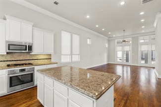 2123 Mcilhenny St, Houston, TX 77004