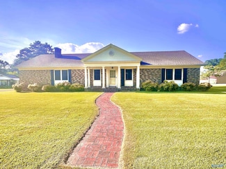 211 College St, Albertville, AL 35950
