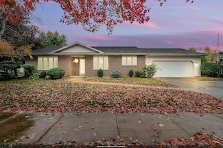 2490 Newport Ct, Oshkosh, WI 54904