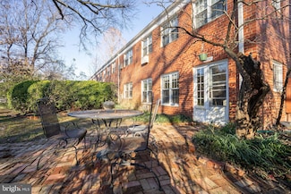 3224 Martha Custis Dr, Alexandria, VA 22302