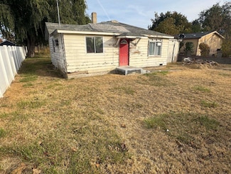 512 N 4th St, Sunnyside, WA 98944