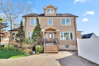9-10 157th St, Flushing, NY 11357