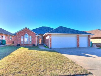 2604 SE 95th St, Moore, OK 73160