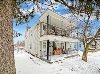 52 Burrstone Rd, New York Mills, NY 13417