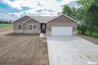 140 Illini Trail, Virden, IL 62690