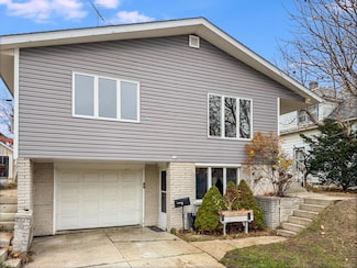 718 S 22nd St, Manitowoc, WI 54220