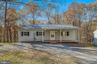 438 Gloyd Ln, Great Cacapon, WV 25422