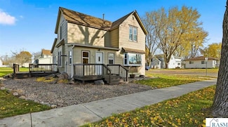 37 5th St SE, Wells, MN 56097