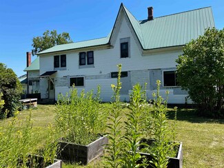 8 Paper St, Groveton, NH 03582