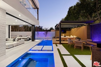 137 S Wetherly Dr, Beverly Hills, CA 90211