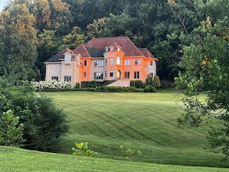 1060 Natchez Valley Ln, Franklin, TN 37064