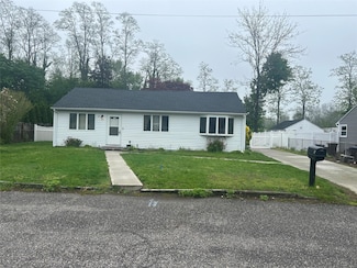6 Helen St, Centereach, NY 11720