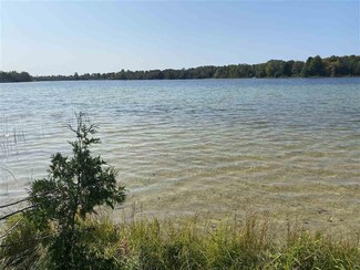 17 Mulberry Ln, Charlevoix, MI 49720
