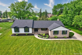 507 Charing Cross Dr, Grand Blanc, MI 48439