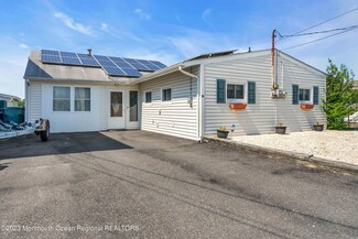 14 Lake Saint Clair Dr, Little Egg Harbor Township, NJ 08087