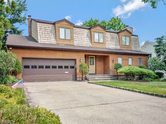 39 Daniels Dr, Clifton, NJ 07013
