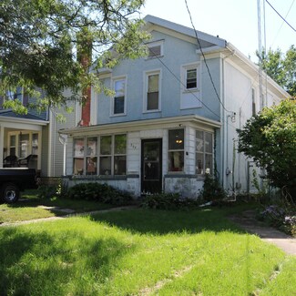 203 W Elk St, Freeport, IL 61032