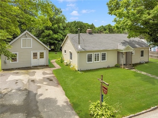73 Maple Leaf Rd, Glendale, RI 02826