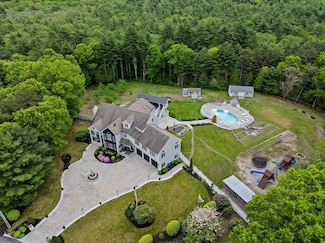 4 Lantern Ln, Lakeville, MA 02347