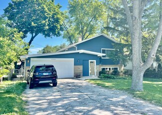 33365 N Valley View Dr, Grayslake, IL 60030