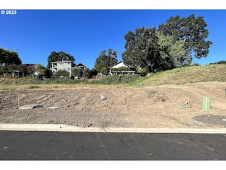2799 NW Pinehurst Dr Unit 11, McMinnville, OR 97128