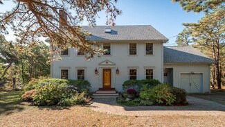 25 Leverett St, Gloucester, MA 01930