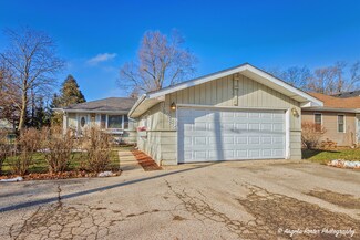 35882 N Hunt Ave, Ingleside, IL 60041