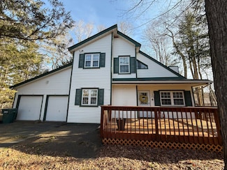 2626 Foxledge Dr, Tobyhanna, PA 18466