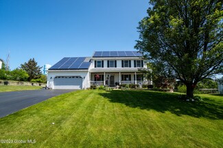 40 Balboa Dr, Latham, NY 12110