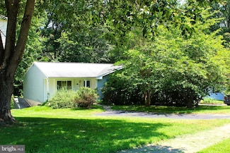 8406 Rainbow Bridge Ln, Springfield, VA 22153