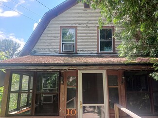 10 Main St, Howland, ME 04448