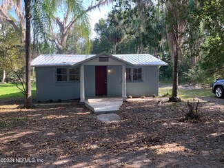 521 S 9th St, Crescent City, FL 32112