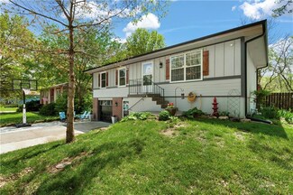 1115 SE 20th St, Oak Grove, MO 64075